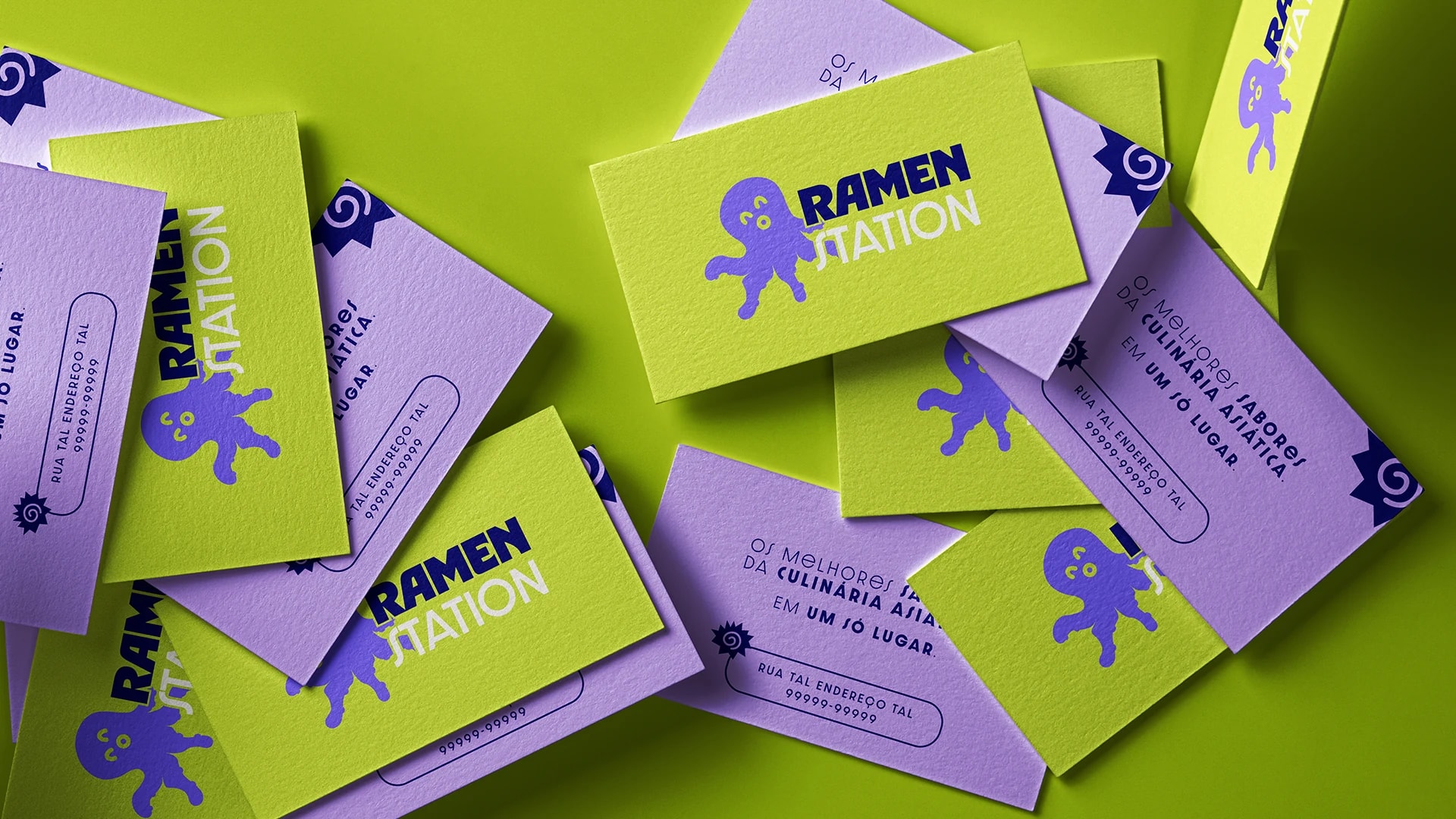 Aplicação da marca Ramen Station em ambiente urbano